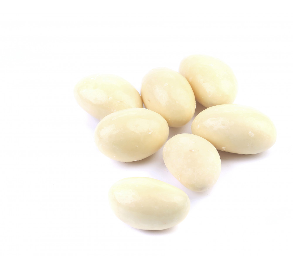 Peanuts with white chocolate